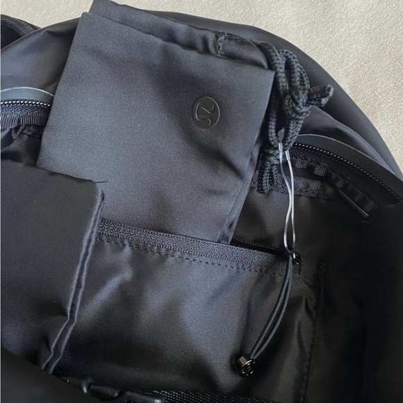 Lululemon Fast Free Backpack *13L Black Sparkle - Picture 8 of 8